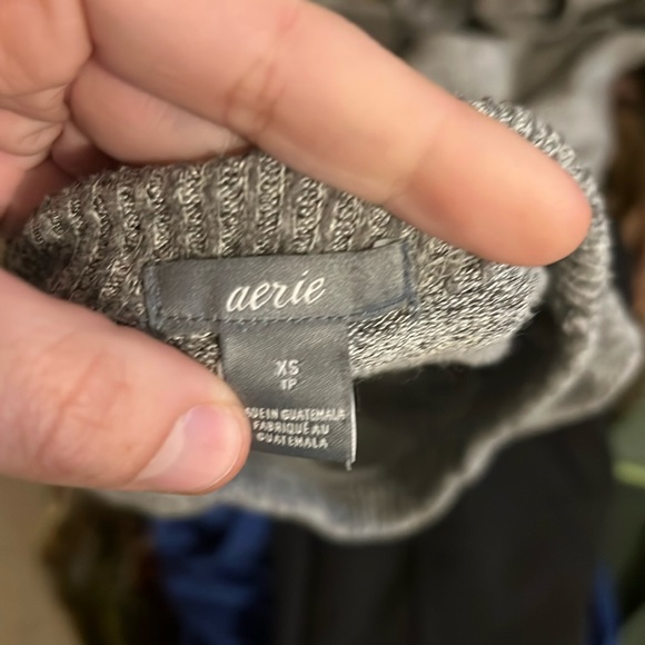 EUC WOMENS AERIE OVERSIZED PULLOVER SIZE XS FITS MORE LIKE MEDIUM - Picture 4 of 5